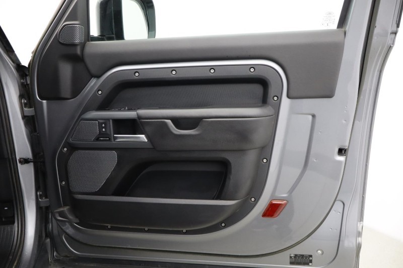 Used Land Rover Defender 2023 for sale - 76981818: Photo 37