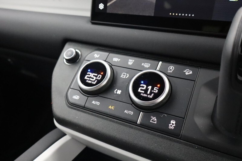 Used Land Rover Defender 2024 for sale - 77055706: Photo 32
