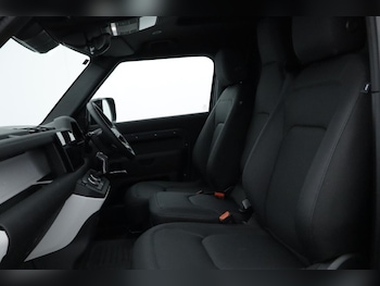 Used Land Rover Defender 2025 for sale - 78028132: Photo