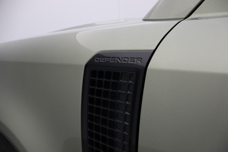 Used Land Rover Defender 2023 for sale - 77700988: Photo 31