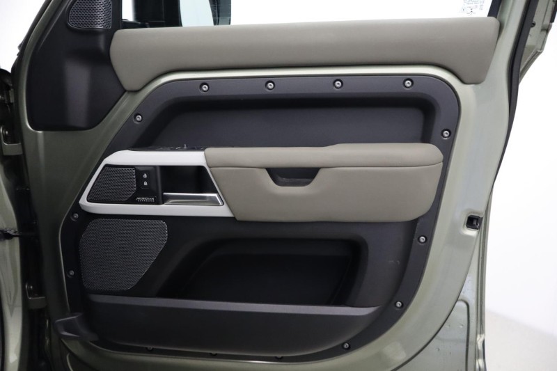 Used Land Rover Defender 2023 for sale - 77700988: Photo 35