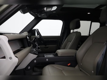 Used Land Rover Defender 2023 for sale - 77700988: Photo