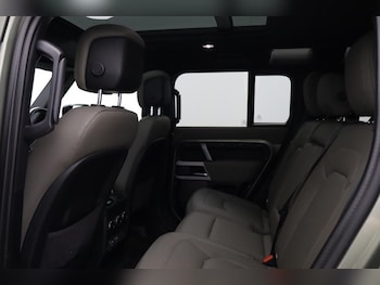 Used Land Rover Defender 2023 for sale - 77700988: Photo