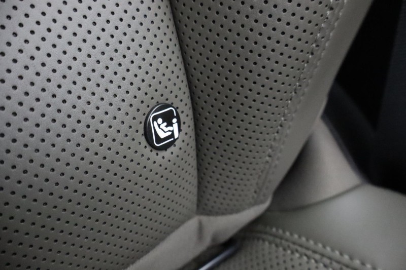 Used Land Rover Defender 2023 for sale - 77700988: Photo 53