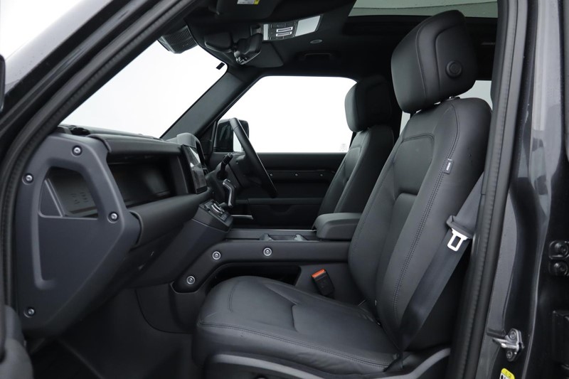 Used Land Rover Defender 2025 for sale - 76981656: Photo 3