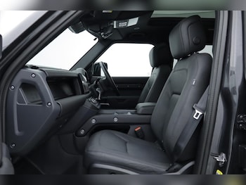 Used Land Rover Defender 2025 for sale - 76981656: Photo