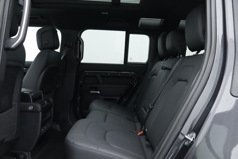 Used Land Rover Defender 2025 for sale - 76981656: Photo 4