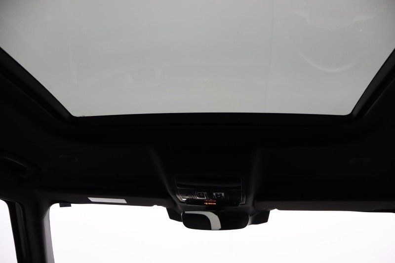 Used Land Rover Defender 2023 for sale - 76981753: Photo 34