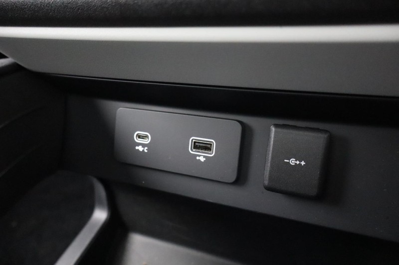 Used Land Rover Defender 2023 for sale - 76981753: Photo 44