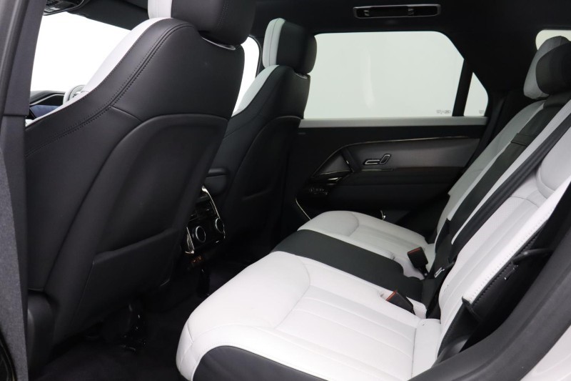 Used Land Rover Range Rover Sport 2024 for sale - 77248135: Photo 4