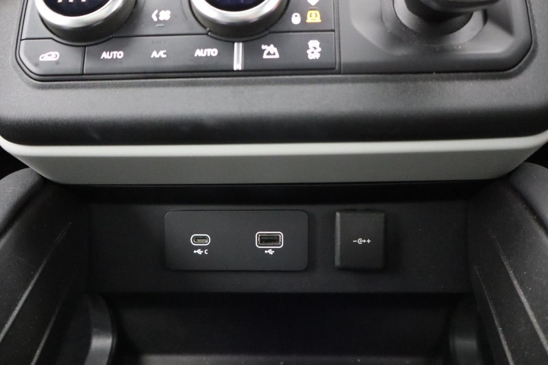 Used Land Rover Defender 2023 for sale - 77077062: Photo 37