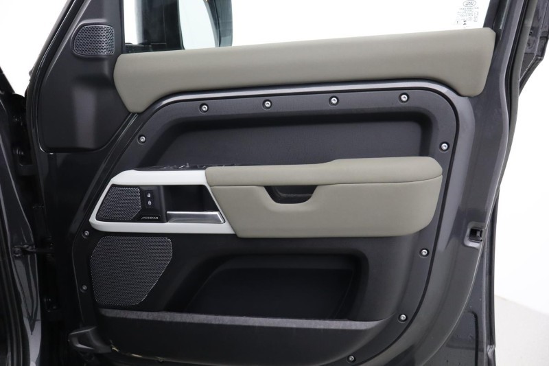 Used Land Rover Defender 2023 for sale - 77077062: Photo 38