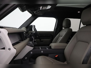 Used Land Rover Defender 2023 for sale - 77077062: Photo