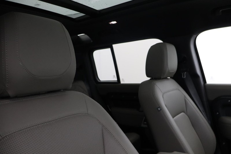 Used Land Rover Defender 2023 for sale - 77077062: Photo 41