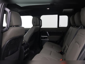 Used Land Rover Defender 2023 for sale - 77077062: Photo