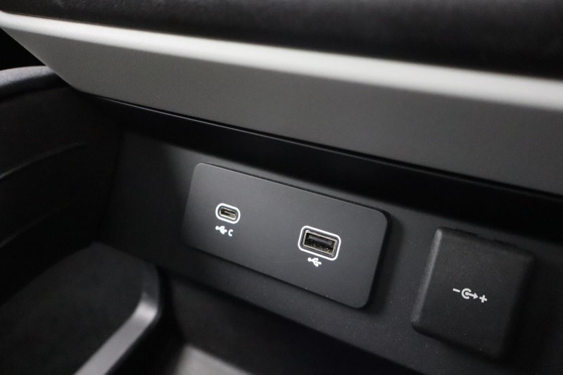 Used Land Rover Defender 2023 for sale - 77077062: Photo 54