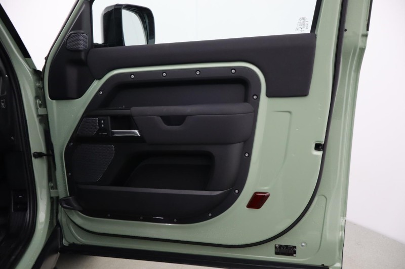 Used Land Rover Defender 2023 for sale - 78028144: Photo 33