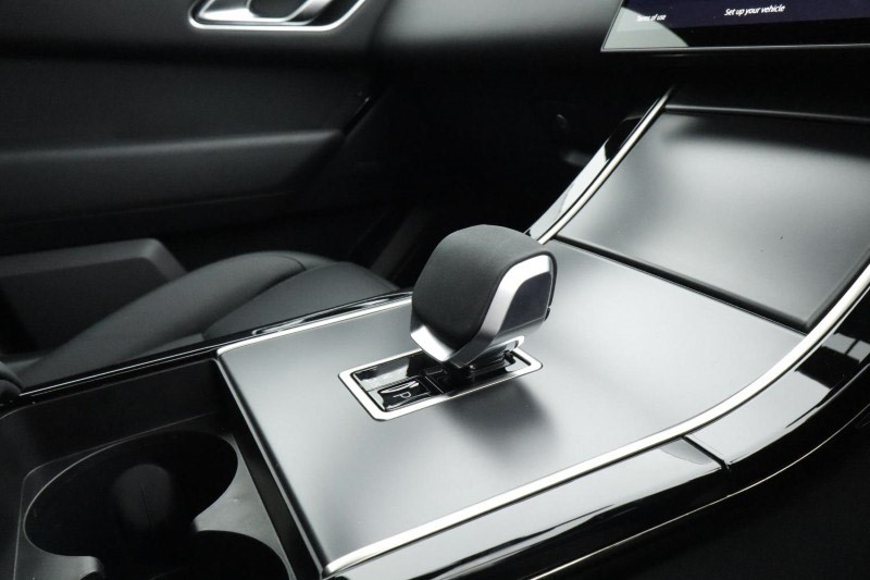 Used Land Rover Range Rover Velar 2025 for sale - 76981405: Photo 13