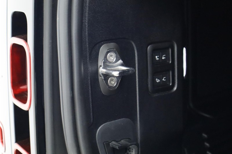 Used Land Rover Defender 2024 for sale - 78025619: Photo 30