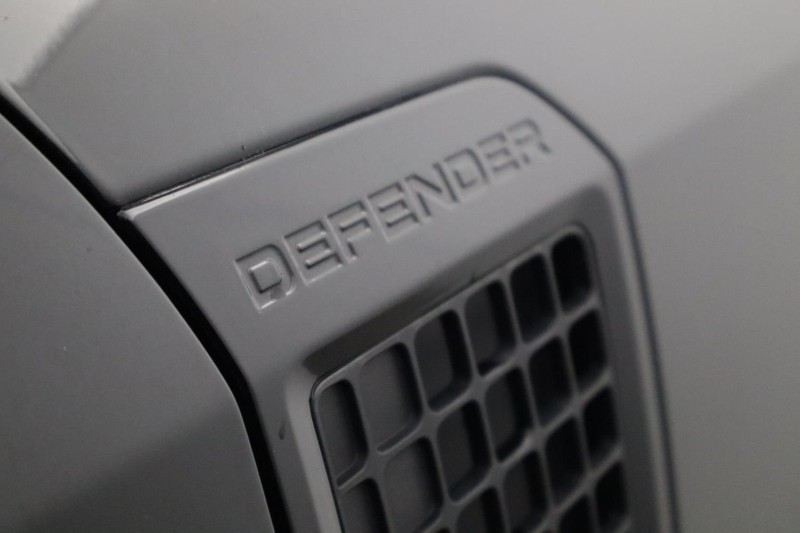 Used Land Rover Defender 2024 for sale - 78025619: Photo 38
