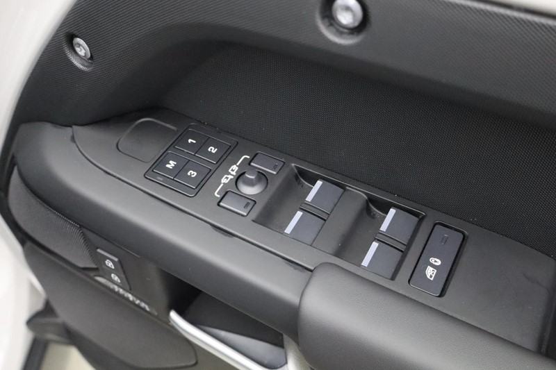 Used Land Rover Defender 2025 for sale - 77258397: Photo 31
