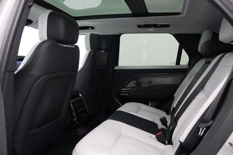 Used Land Rover Range Rover Sport 2023 for sale - 77718101: Photo 4