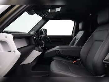 Used Land Rover Defender 2026 for sale - 77915603: Photo