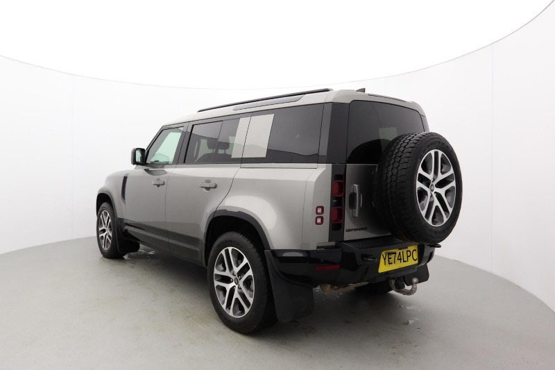 Used Land Rover Defender 2025 for sale - 76980854: Photo 2