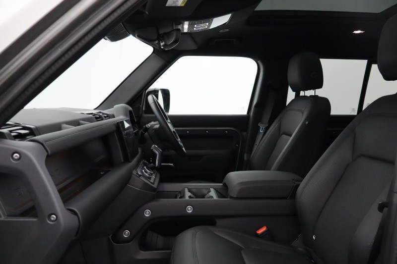 Used Land Rover Defender 2025 for sale - 76980854: Photo 3