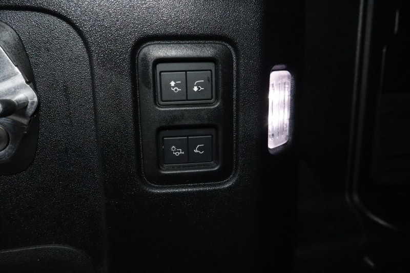 Used Land Rover Defender 2023 for sale - 76980881: Photo 36