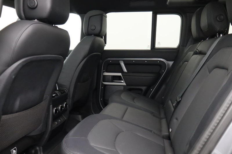 Used Land Rover Defender 2023 for sale - 76980881: Photo 4