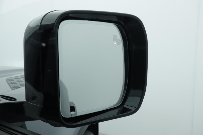 Used Land Rover Defender 2023 for sale - 76980881: Photo 61