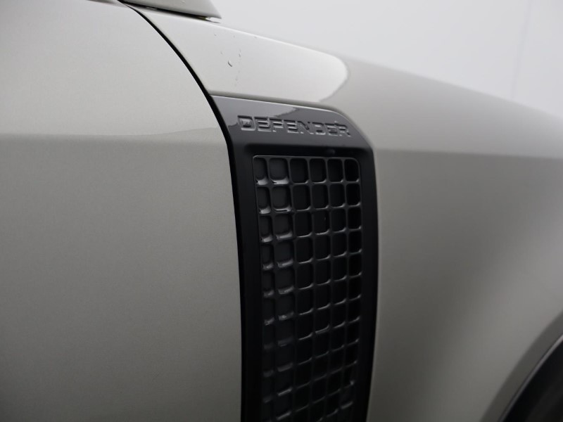 Used Land Rover Defender 2024 for sale - 77690965: Photo 32