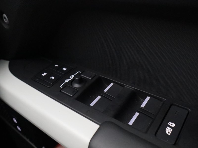Used Land Rover Defender 2024 for sale - 77690965: Photo 45