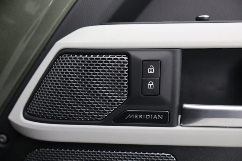 Used Land Rover Defender 2021 for sale - 76981718: Photo 31