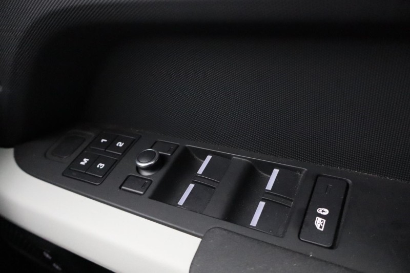 Used Land Rover Defender 2021 for sale - 76981718: Photo 32