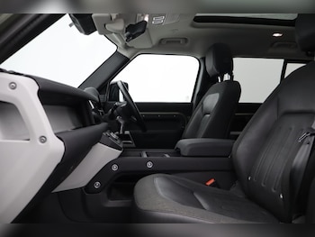 Used Land Rover Defender 2021 for sale - 76981718: Photo