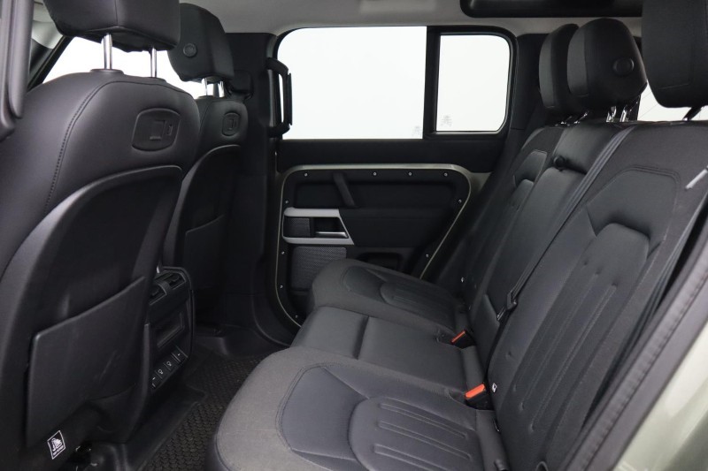 Used Land Rover Defender 2021 for sale - 76981718: Photo 4