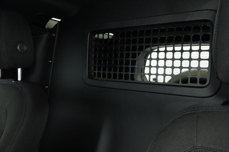 Used Land Rover Defender 2023 for sale - 76981807: Photo 18