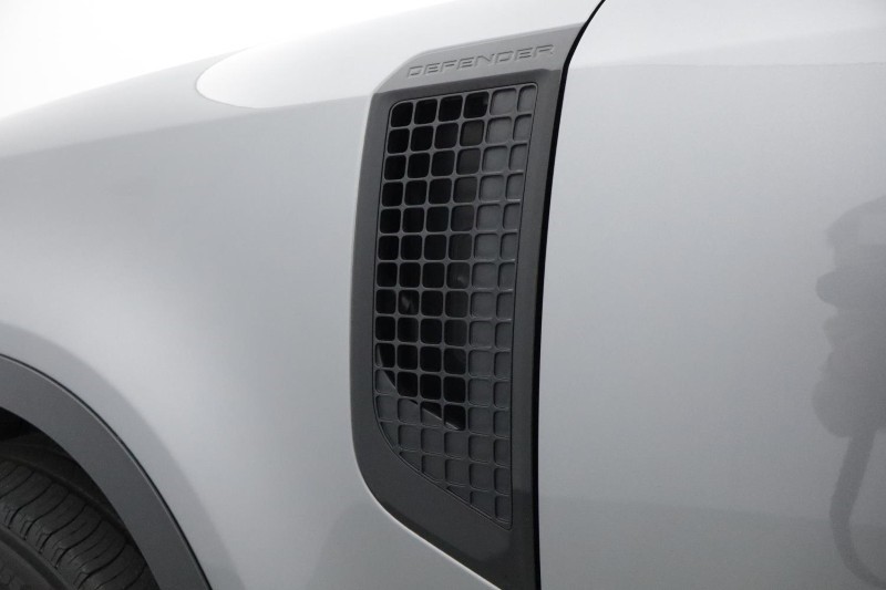 Used Land Rover Defender 2023 for sale - 76981807: Photo 38