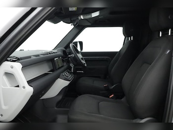 Used Land Rover Defender 2023 for sale - 76981807: Photo