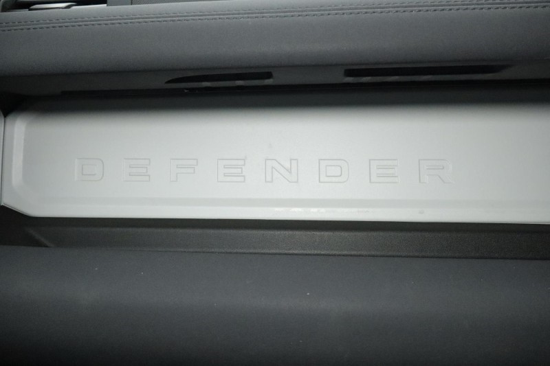 Used Land Rover Defender 2023 for sale - 76981807: Photo 43