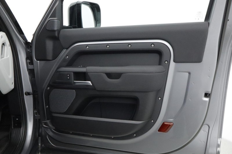 Used Land Rover Defender 2023 for sale - 76981807: Photo 54