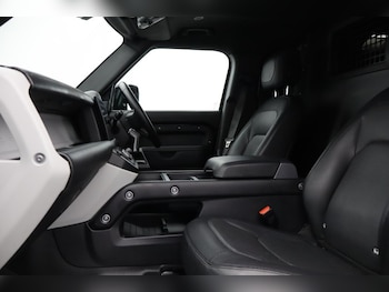 Used Land Rover Defender 2023 for sale - 77285833: Photo