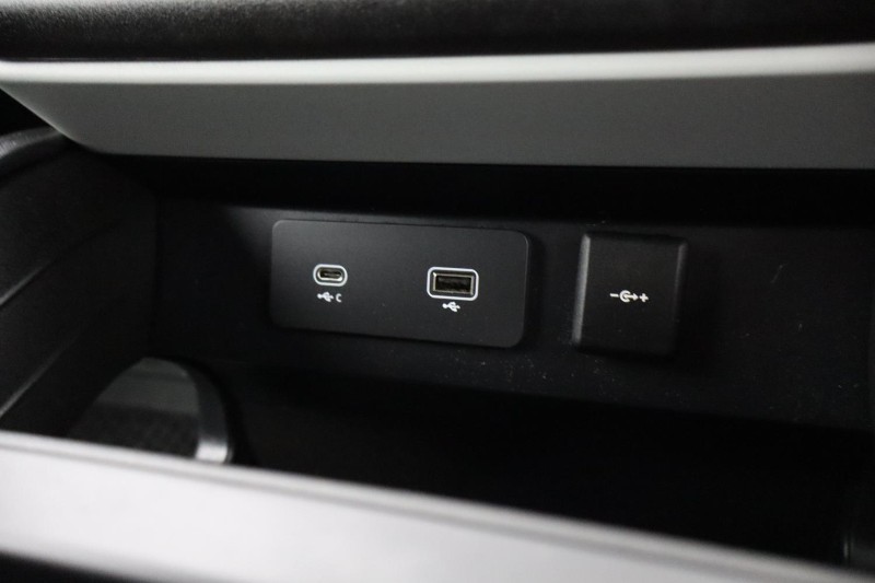 Used Land Rover Defender 2023 for sale - 77285833: Photo 42