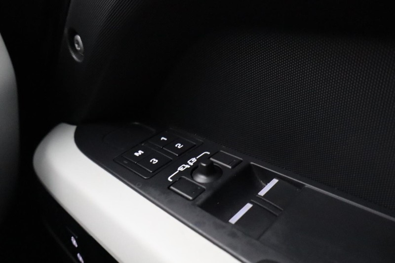 Used Land Rover Defender 2023 for sale - 77285833: Photo 44