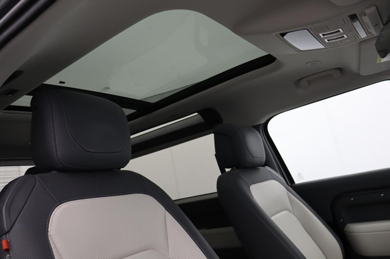 Used Land Rover Defender 2024 for sale - 76983944: Photo 21