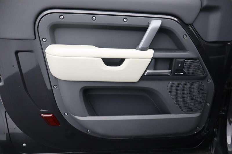 Used Land Rover Defender 2024 for sale - 76983944: Photo 25