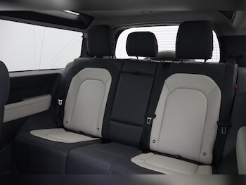 Used Land Rover Defender 2024 for sale - 76983944: Photo