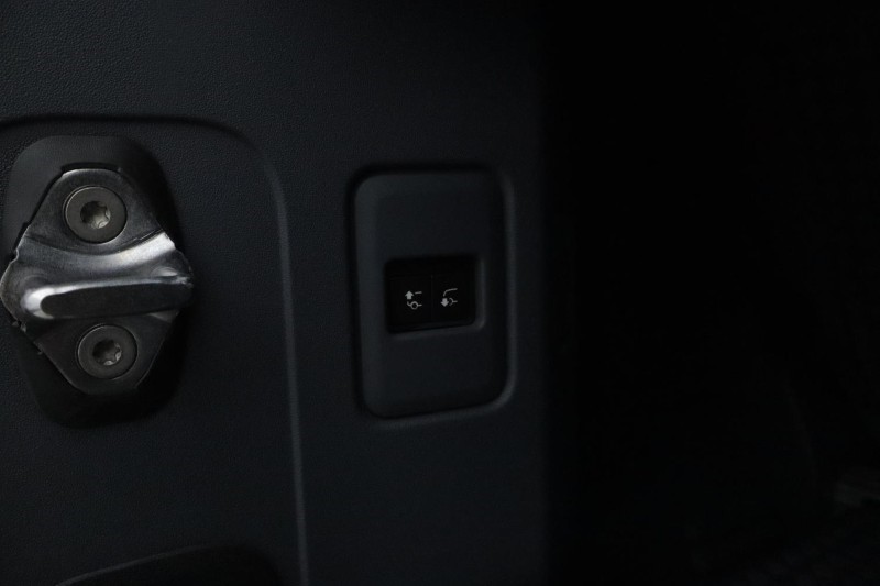 Used Land Rover Defender 2024 for sale - 76983944: Photo 67